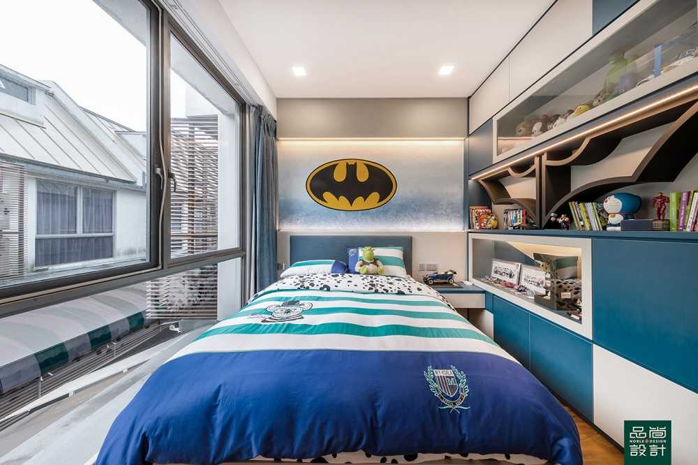Asian Bedroom with Feature Wall and Built-in Bed