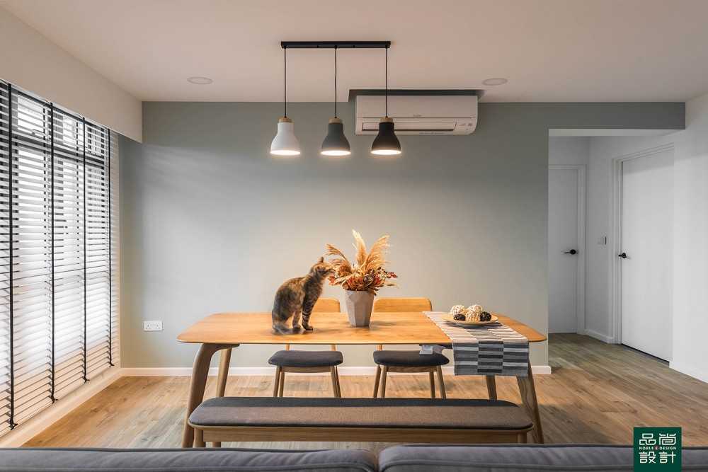 Modern Dining Room with Vinyl Flooring and Paintings