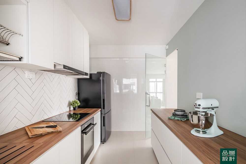 Modern Kitchen with Countertop and Homogeneous Tiles
