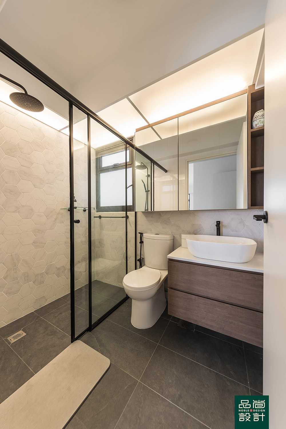 Modern Bathroom with Homogeneous Tiles and Mirror