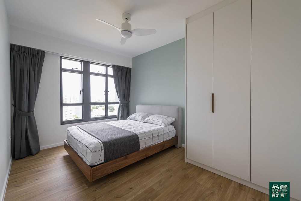 Modern Bedroom with Vinyl Flooring and Wardrobe
