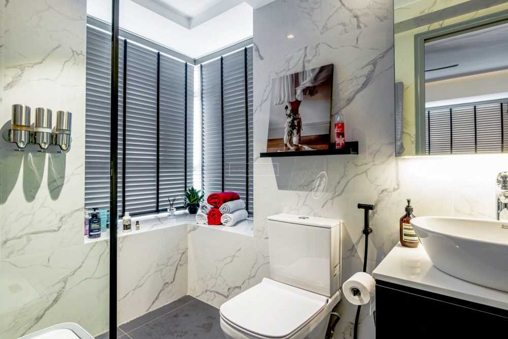 Contemporary Bathroom with Mirror and Shower Screen