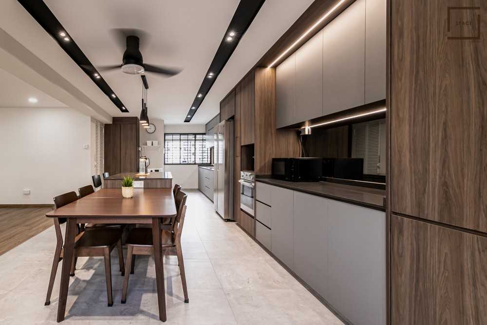 Contemporary Kitchen with Kitchen Window and Breakfast Counter