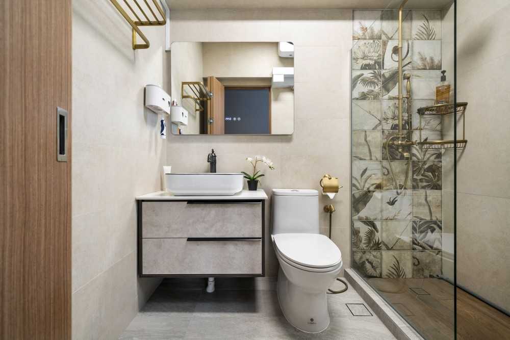Eclectic Bathroom with Homogeneous Tiles and Mirror