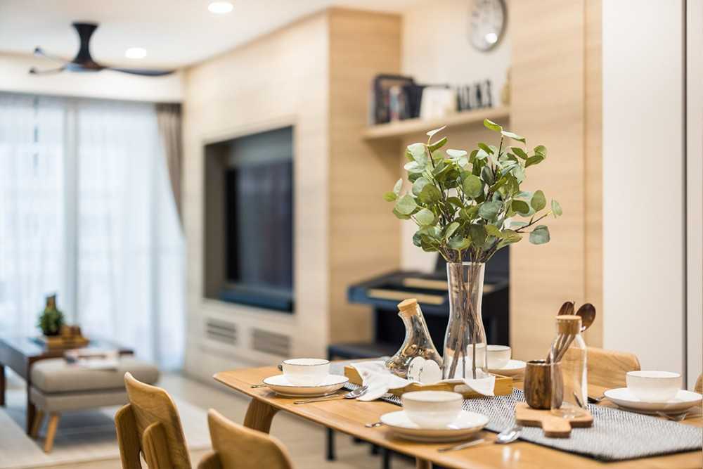 Asian Dining Room with Dining Table and Dining Chairs
