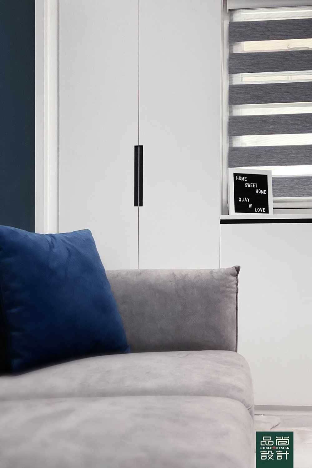 Modern Foyer with Roller Blinds and Paintings