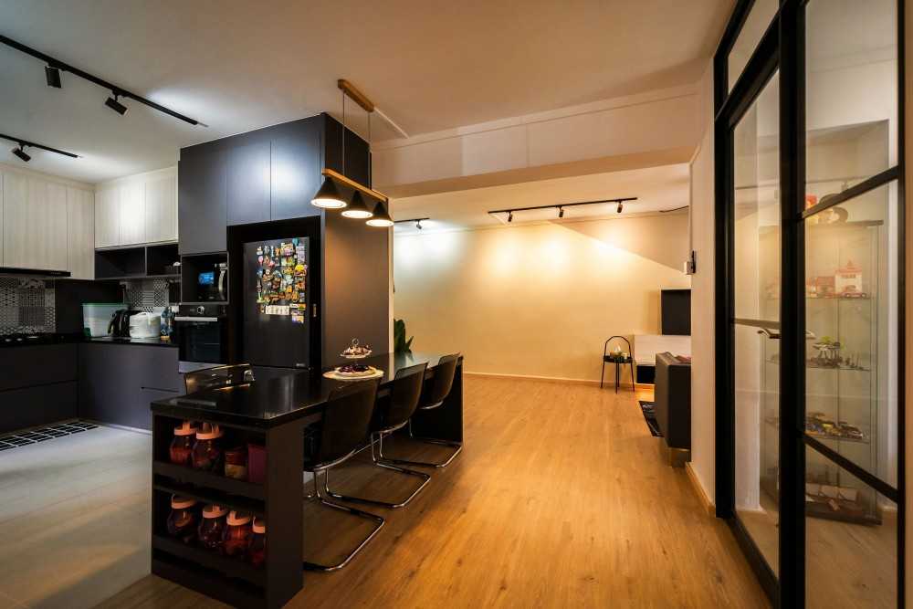 Contemporary Kitchen with Kitchen Island and Mosaic