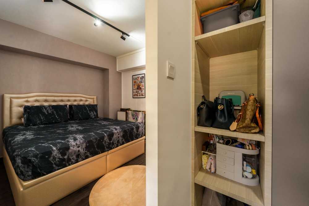 Contemporary Bedroom with Bedroom Dresser and Queen Bed