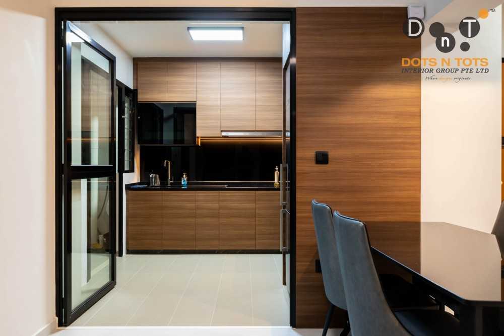 Contemporary Kitchen with Homogeneous Tiles and Wood Flooring