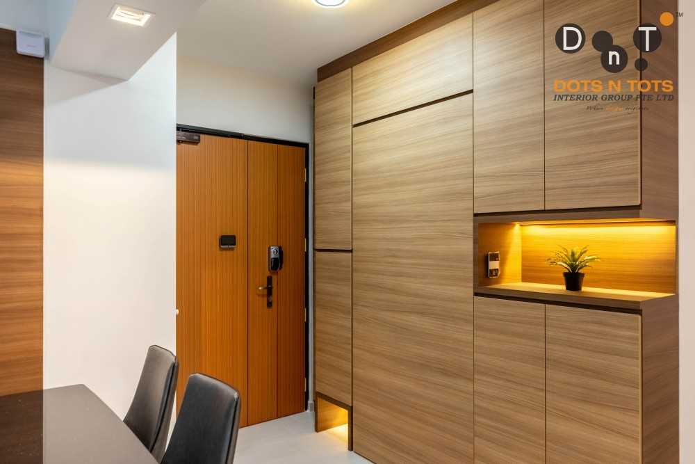Contemporary Entryway with Shoe Rack and Small Storage