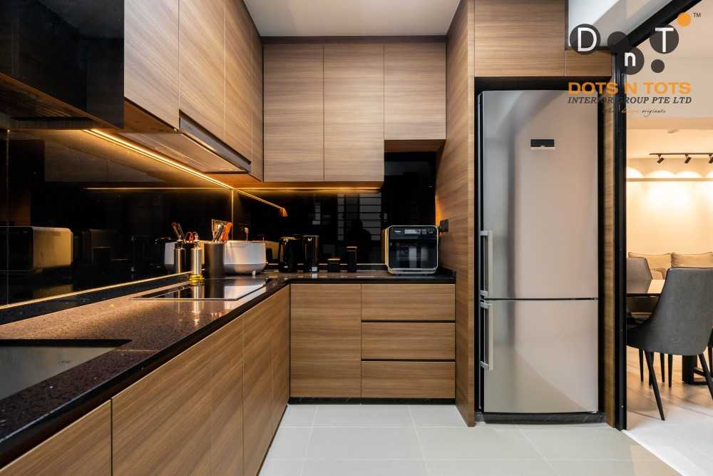 Contemporary Kitchen with Homogeneous Tiles and Kitchen Window