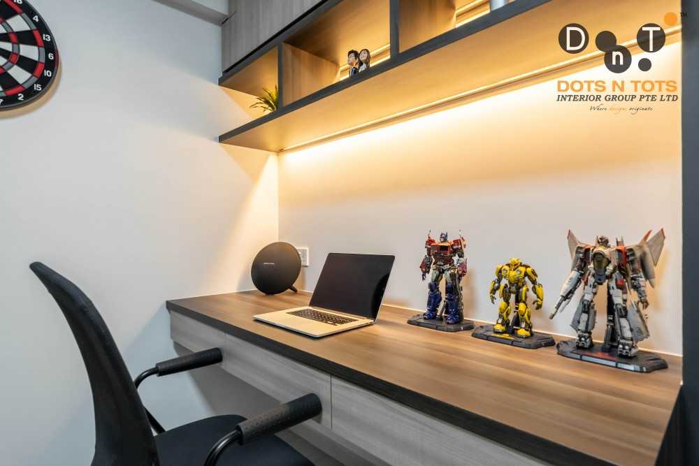 Contemporary Home Office with Bookshelf and Desk