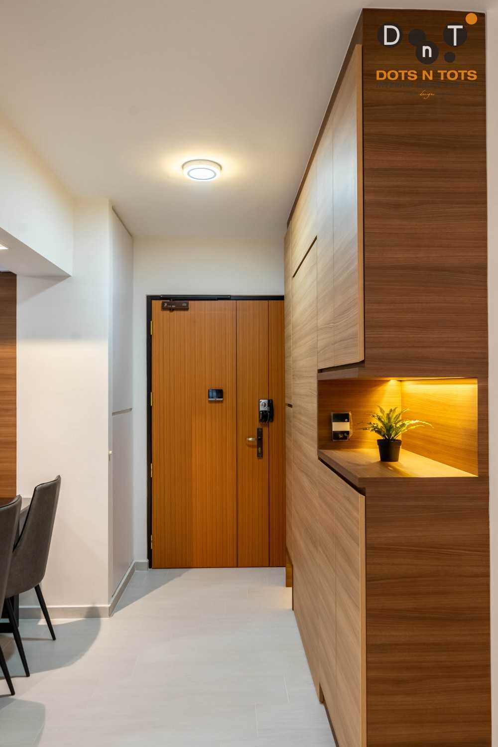 Contemporary Entryway with Shoe Rack and Small Storage