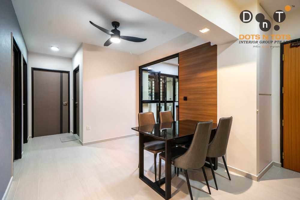 Contemporary Dining Room with Dining Table and Dining Chairs