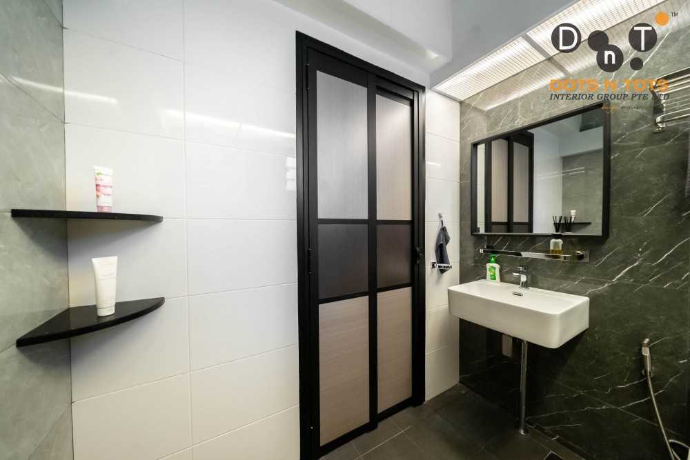 Contemporary Bathroom with Homogeneous Tiles and Mirror