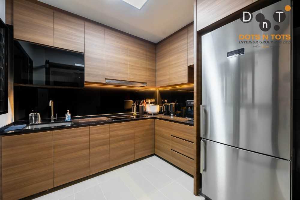 Contemporary Kitchen with Countertop and Homogeneous Tiles
