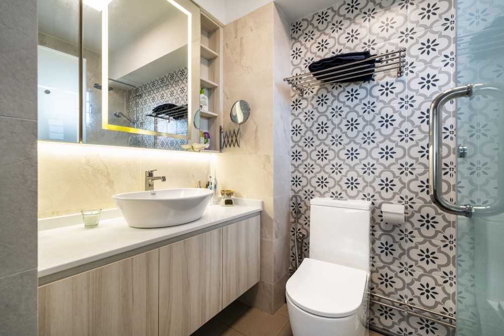 Modern Bathroom with Mirror and Wallpaper