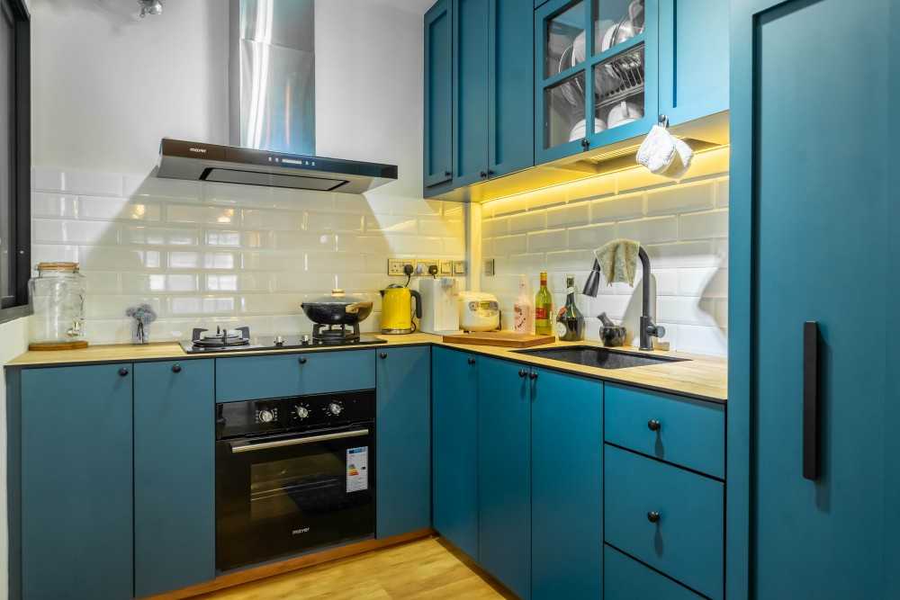 Scandinavian Kitchen with Wood Flooring and Kitchen Island