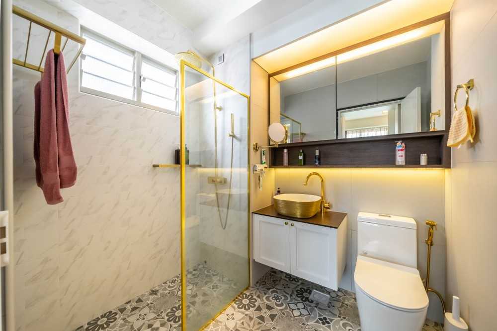 Scandinavian Bathroom with Mirror and Shower Screen