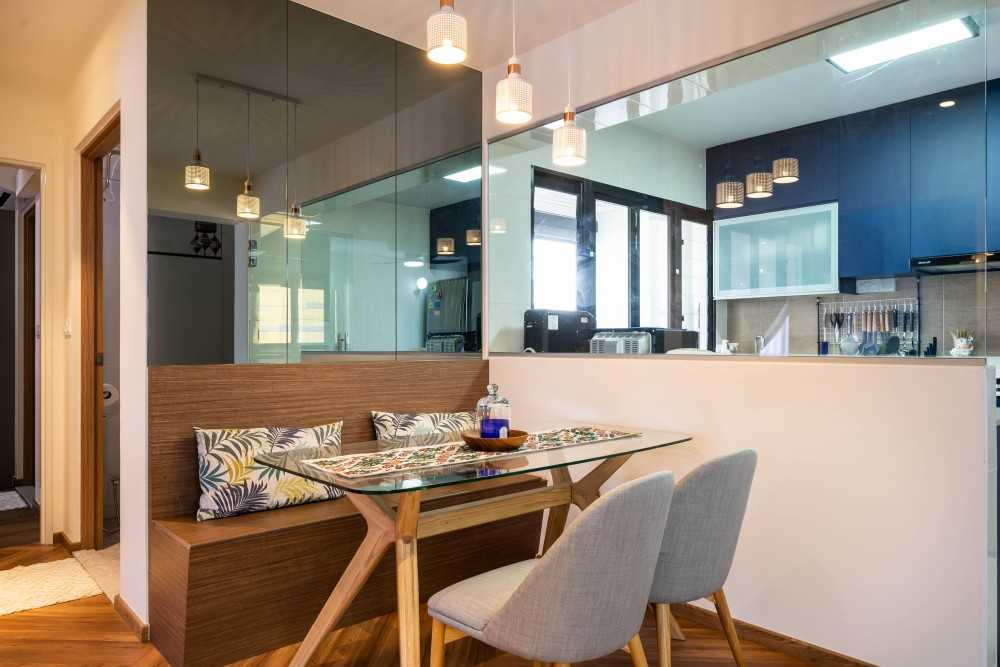 Modern Dining Room with Dining Table and Dining Chairs