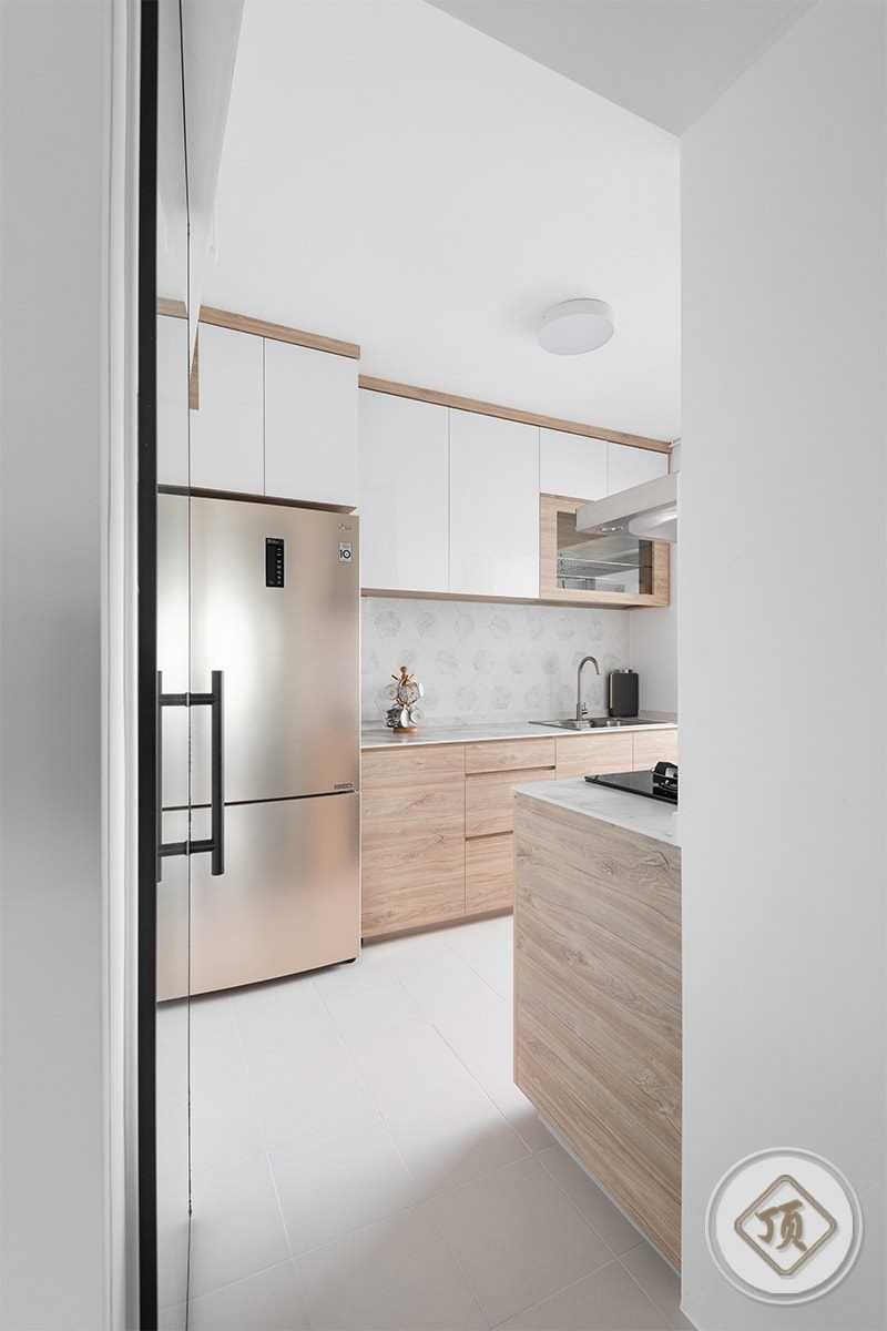 Scandinavian Kitchen with Kitchen Island and Open Kitchen