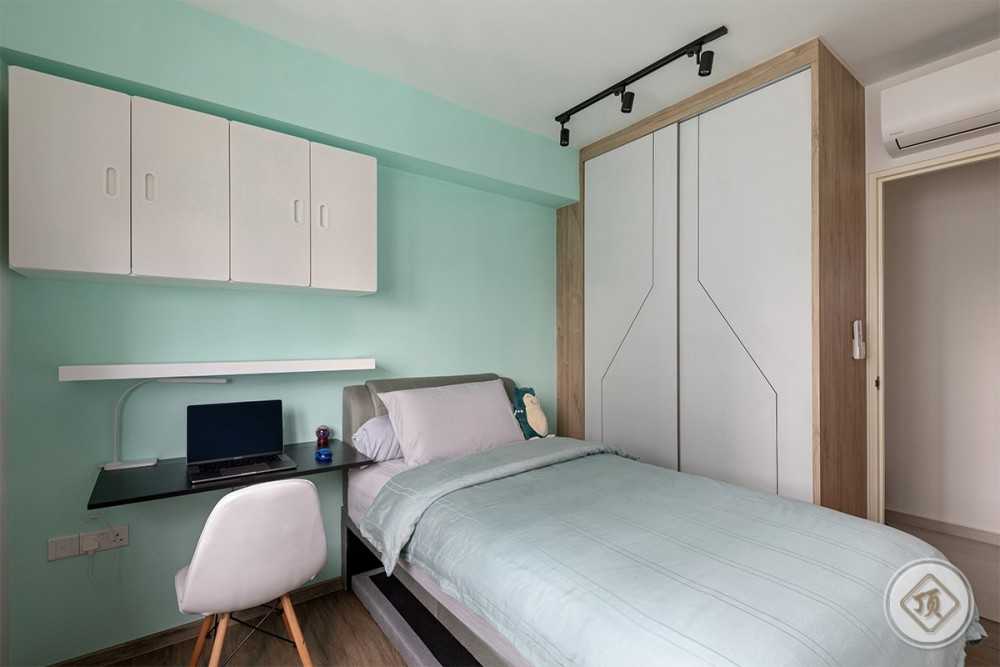 Scandinavian Bedroom with Wardrobe and Sliding Wardrobe
