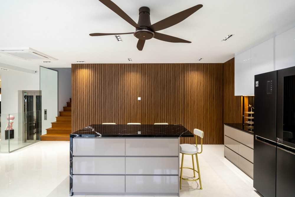 Modern Kitchen with Homogeneous Tiles and Open Kitchen
