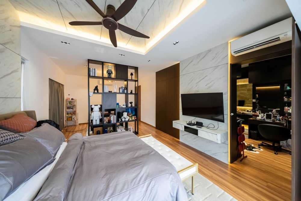Modern Bedroom with Vinyl Flooring and Homogeneous Tiles