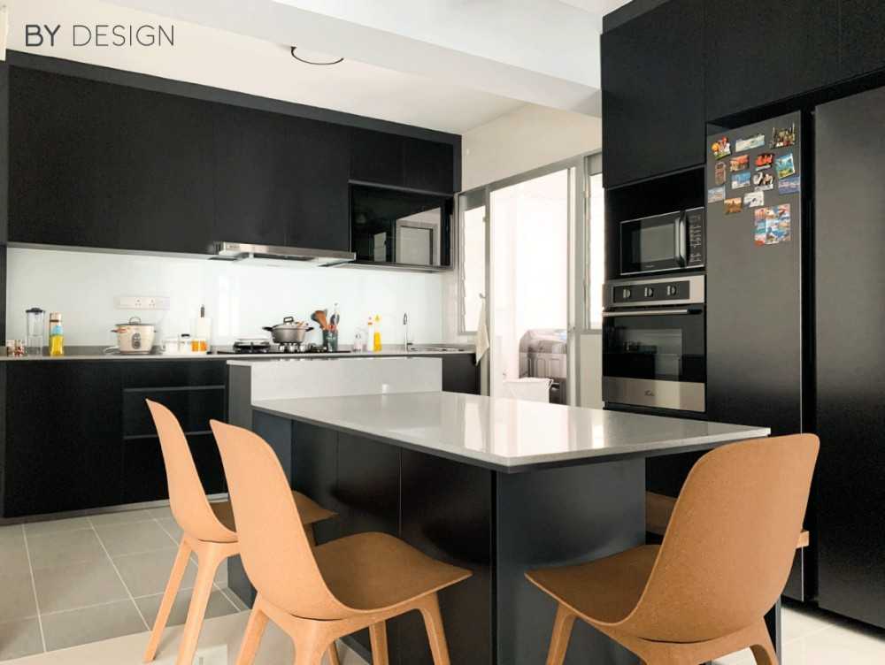Modern Kitchen with Open Kitchen and Dining Table