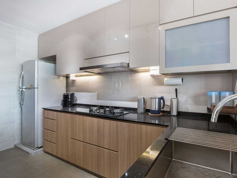 Modern Kitchen with Countertop and Kitchen Tap