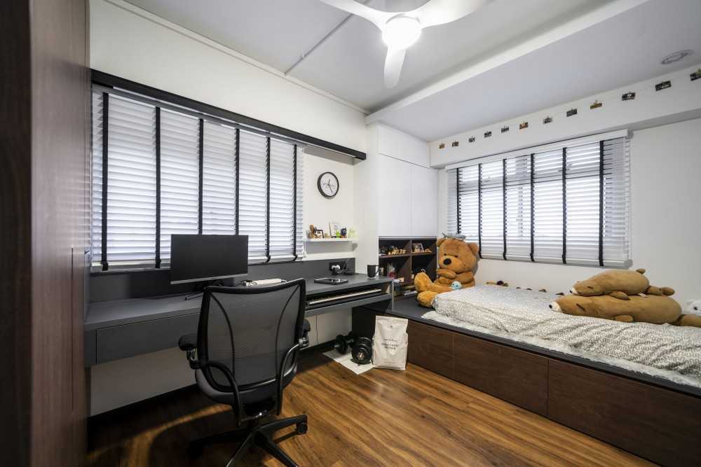 Minimalist Bedroom with Platform Bed and Vinyl Flooring