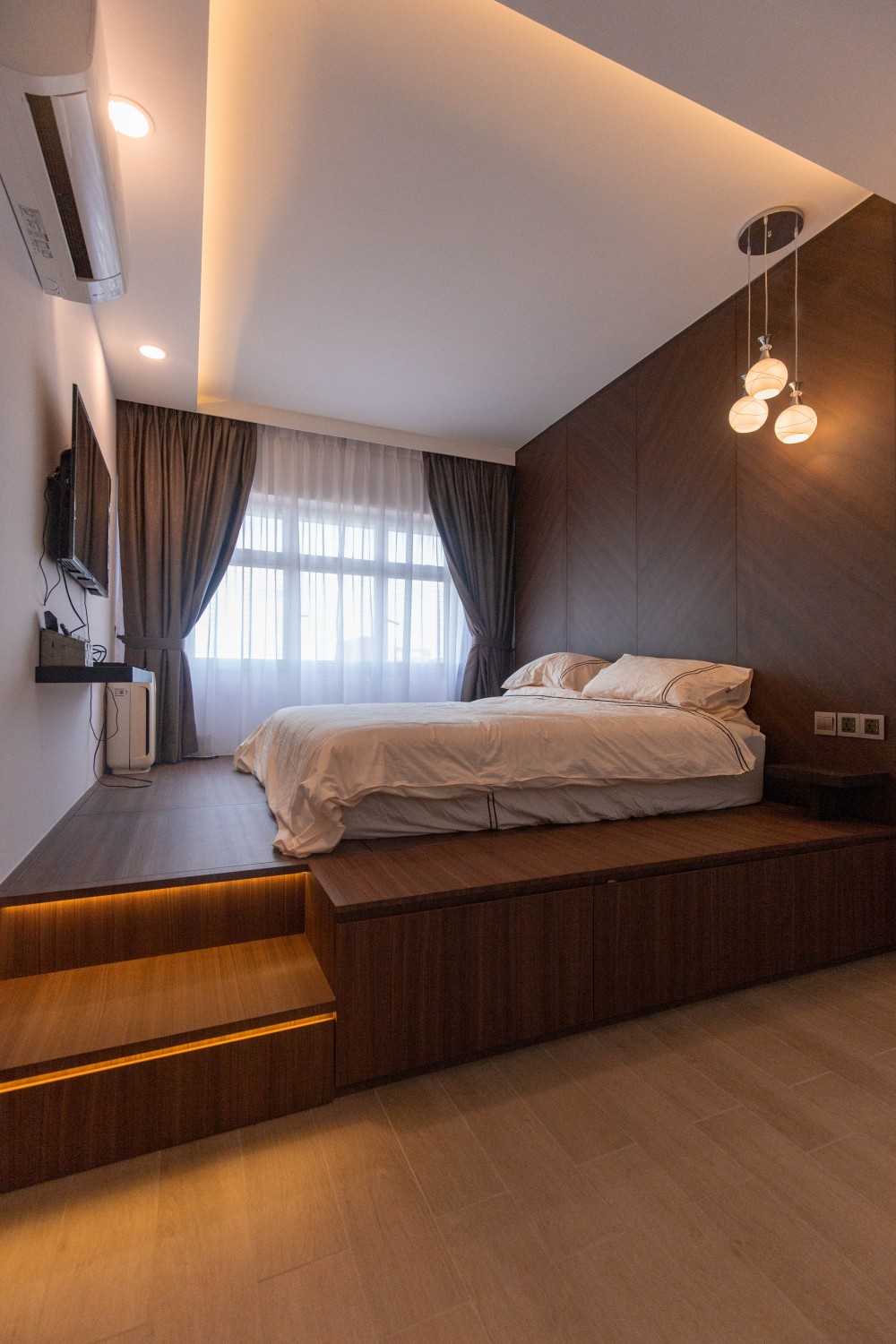 Modern Bedroom with Platform Bed and Drop Light