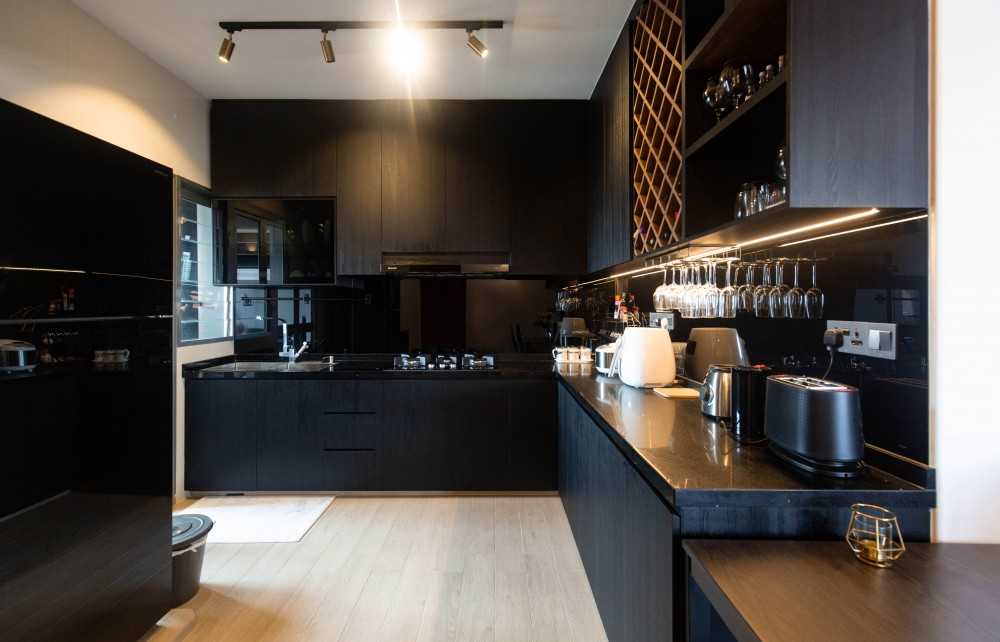 Modern Kitchen with Countertop and Open Kitchen