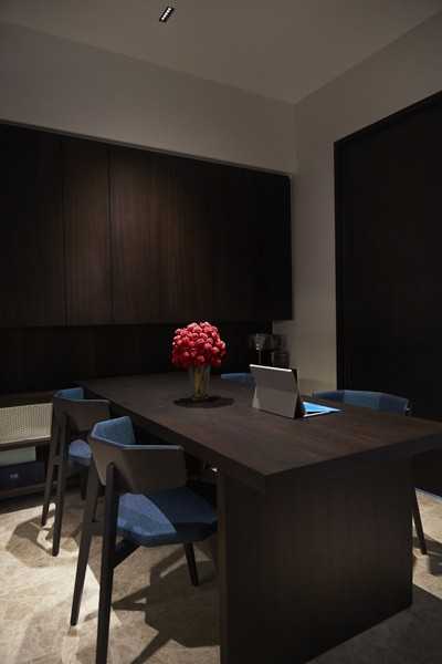 Scandinavian Dining Room with Dining Table and Dining Chairs