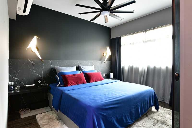 Contemporary Bedroom with Vinyl Flooring and Queen Bed