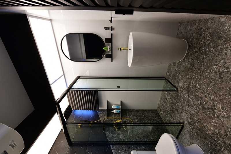 Contemporary Bathroom with Homogeneous Tiles and Tiles