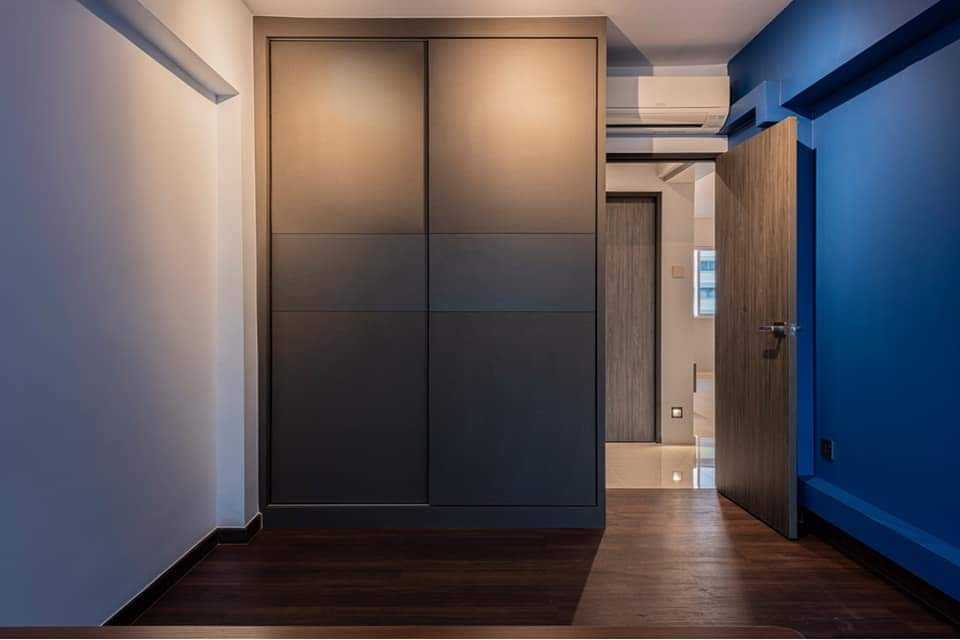 Contemporary Bedroom with Vinyl Flooring and Wardrobe