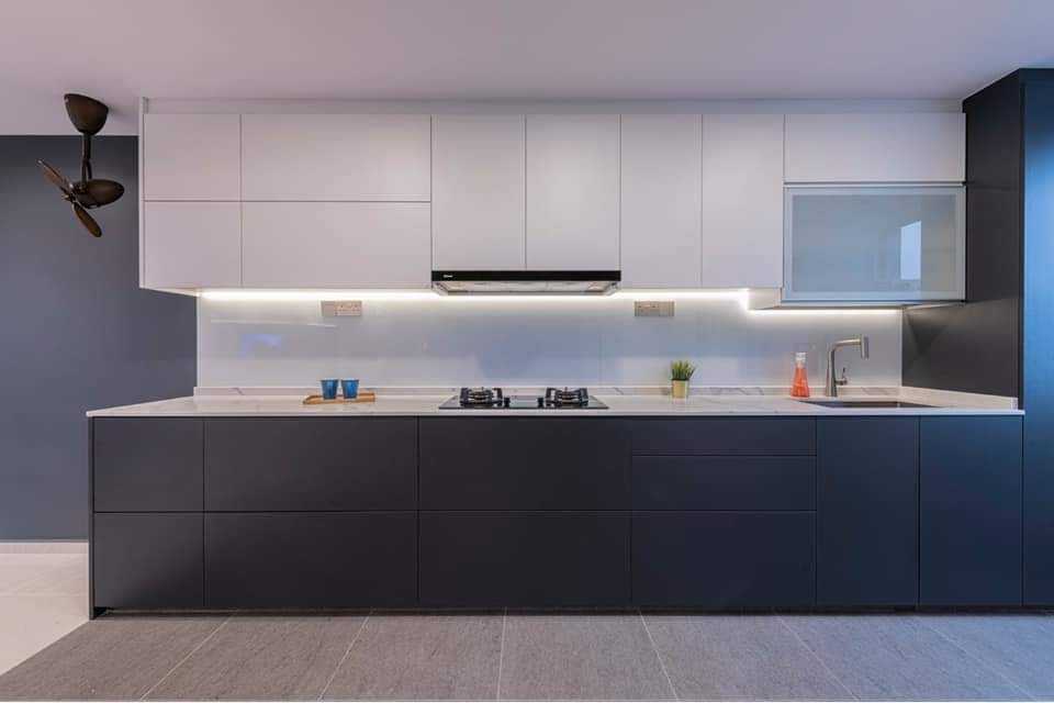 Contemporary Kitchen with Countertop and Homogeneous Tiles