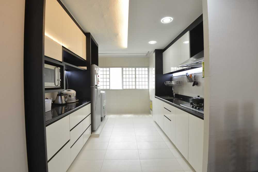 Contemporary Kitchen with Countertop and Homogeneous Tiles