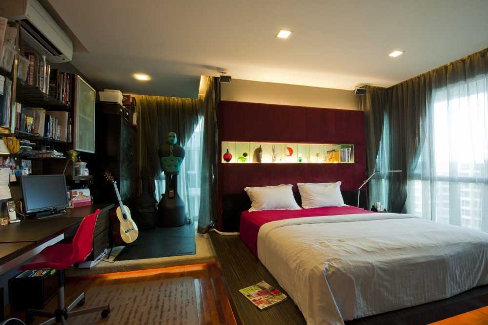 Asian Bedroom with Bookshelf and Vinyl Flooring