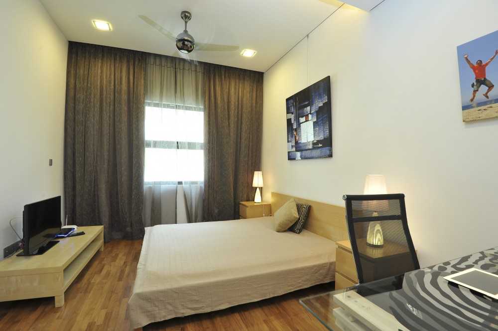 Modern Bedroom with Platform Bed and TV Console
