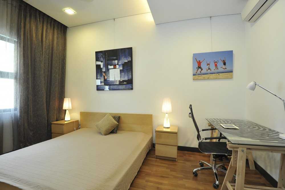 Modern Bedroom with Vinyl Flooring and Bedside Table