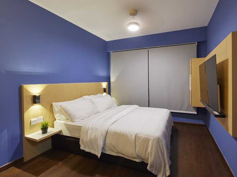 Modern Bedroom with Vinyl Flooring and Queen Bed