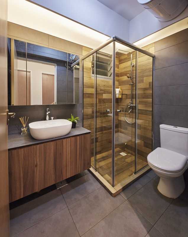 Modern Bathroom with Homogeneous Tiles and Shower Screen