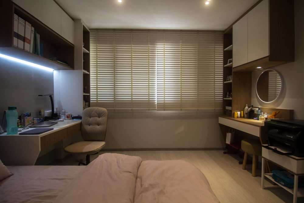Vintage Bedroom with Bookshelf and Vinyl Flooring