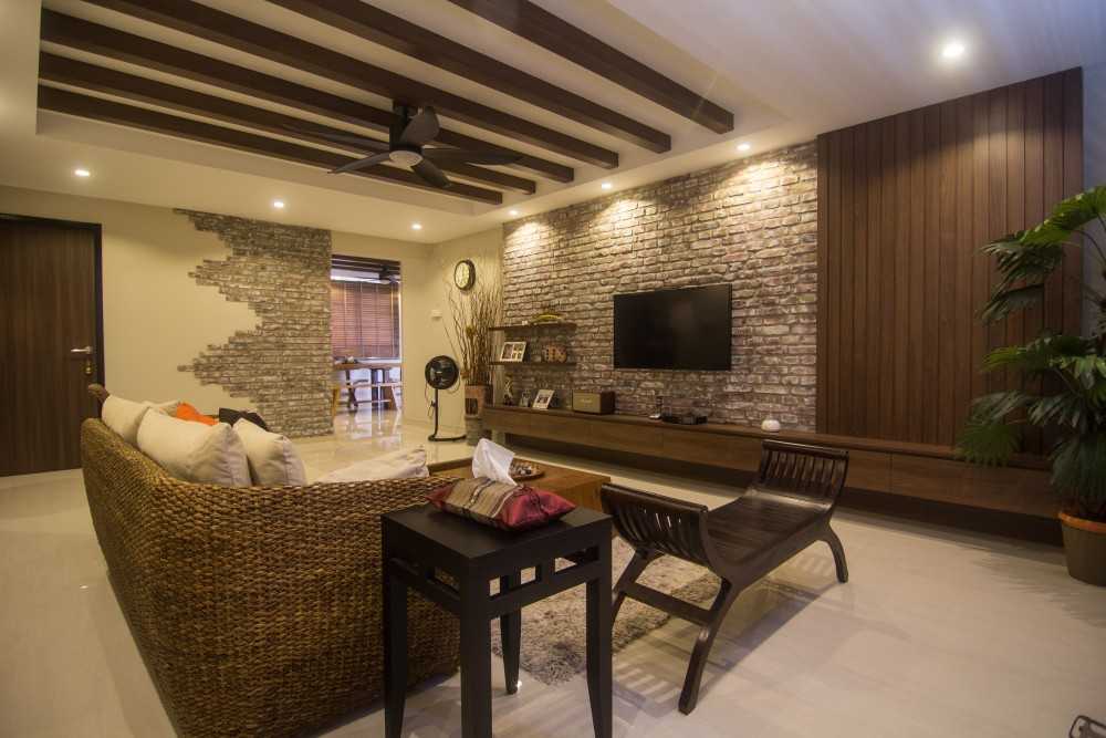 Vintage Living Room with Homogeneous Tiles and Feature Wall