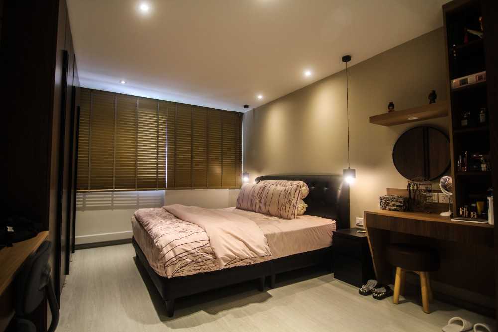 Vintage Bedroom with Bookshelf and Vinyl Flooring