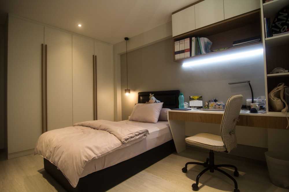 Vintage Bedroom with Bookshelf and Vinyl Flooring