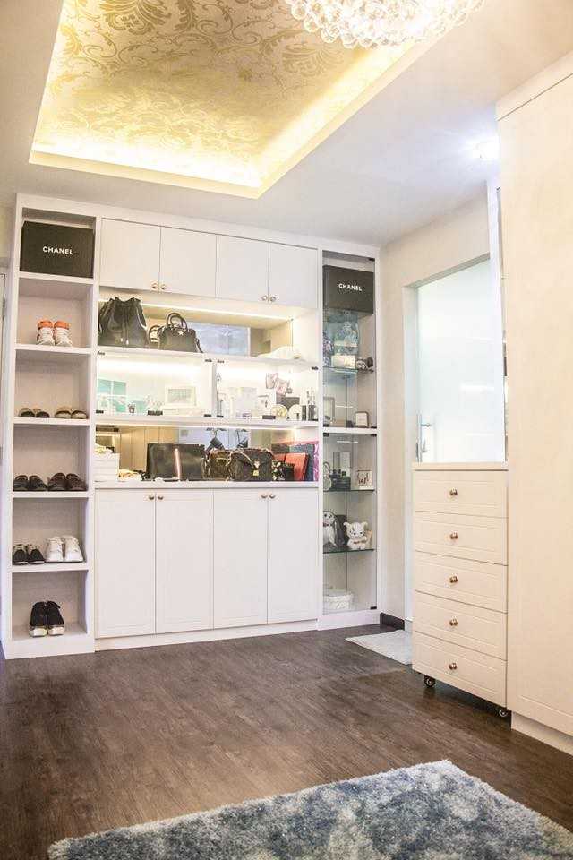 Modern Bedroom with Vinyl Flooring and Wardrobe
