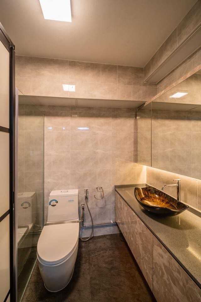 Modern Bathroom with Countertop and Homogeneous Tiles